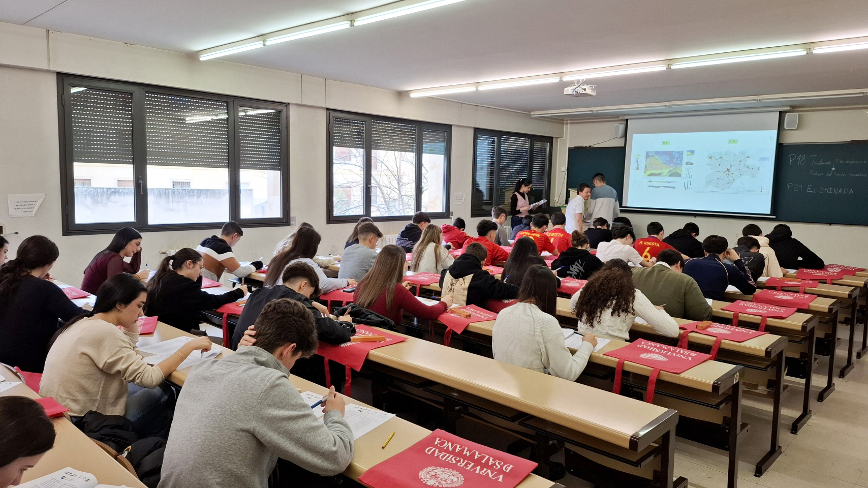 Desarrollo de una de las pruebas de la Olimpiada de Geografía