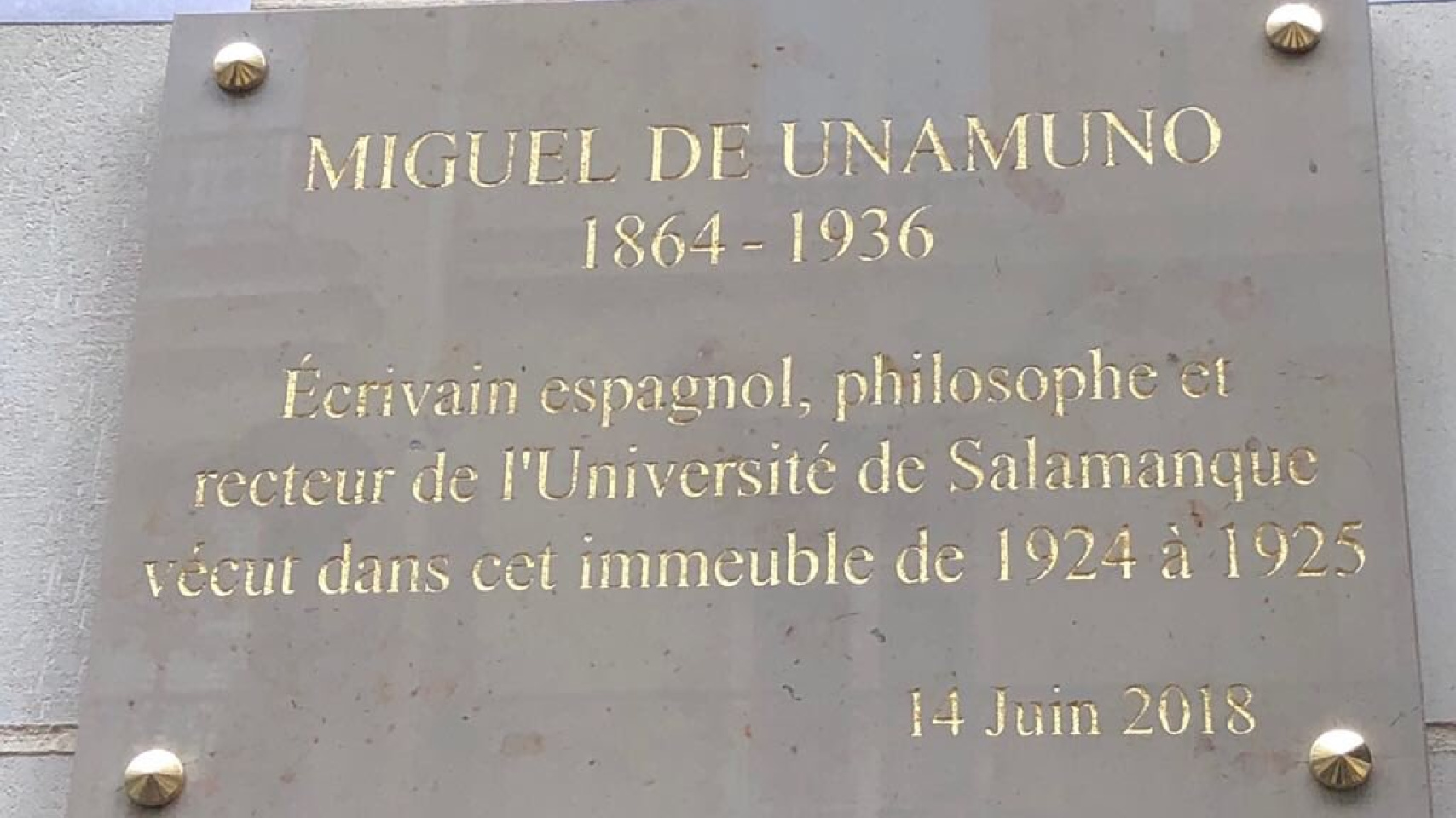 Placa que recuerda la estancia parisina de Miguel de Unamuno. Foto: Embajada de España en Francia