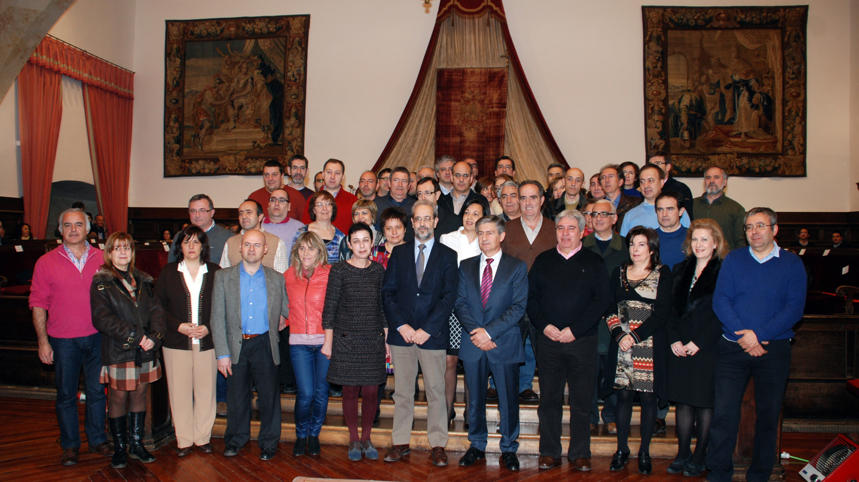 Grupo de trabajadores de administración y servicios que han cumplido 25 años de servicio en la Univeridad de Salamanca.