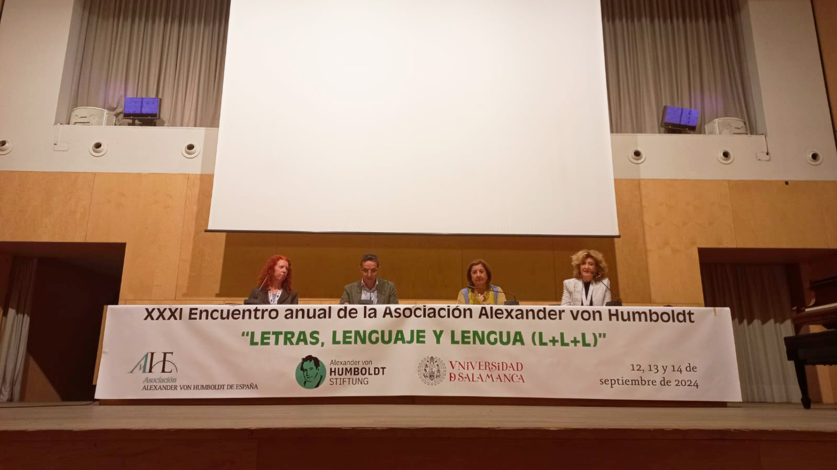 Autoridades en la inauguración