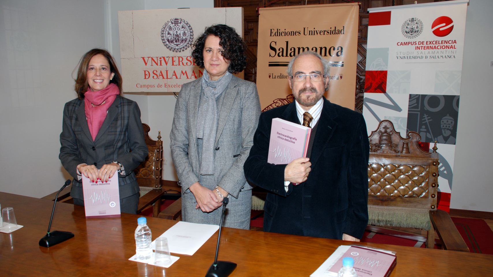 María José Rodríguez Sánchez de León, María Ángeles Serrano y Manuel Cascón Bueno antes de la rueda de prensa.