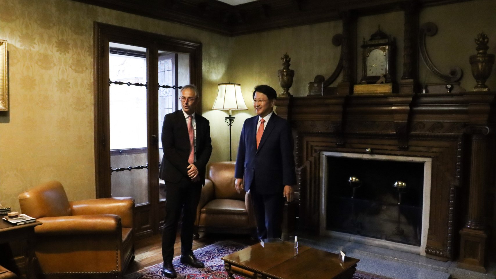 Ricardo Rivero, rector de la Universidad de Salamanca y Bahk Sahnghoon, embajador de Corea en España