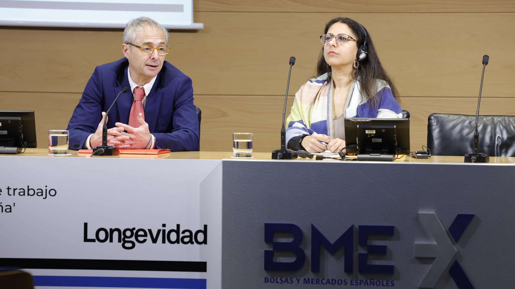 Ricardo Rivero, rector de la Universidad de Salamanca, y Shruti Singh, economista senior de la División de Habilidades y Empleabilidad de la Dirección de Empleo, Trabajo y Asuntos Sociales de la OCDE.