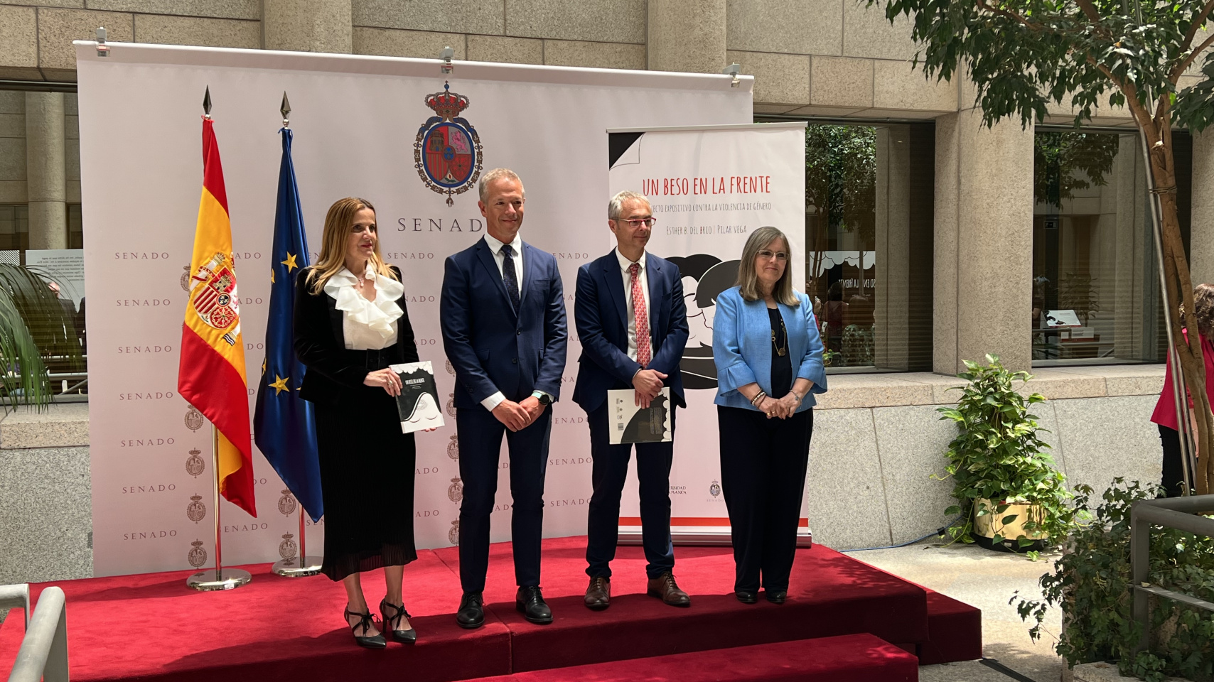 La senadora y profesora de la USAL, Esther Bríos; el presidente del Senado, Ander Gil; el rector, Ricardo Rivero; y la directora de la Unidad de Igualdad de la Universidad de Salamanca, Inmaculada Sánchez-Barrios.