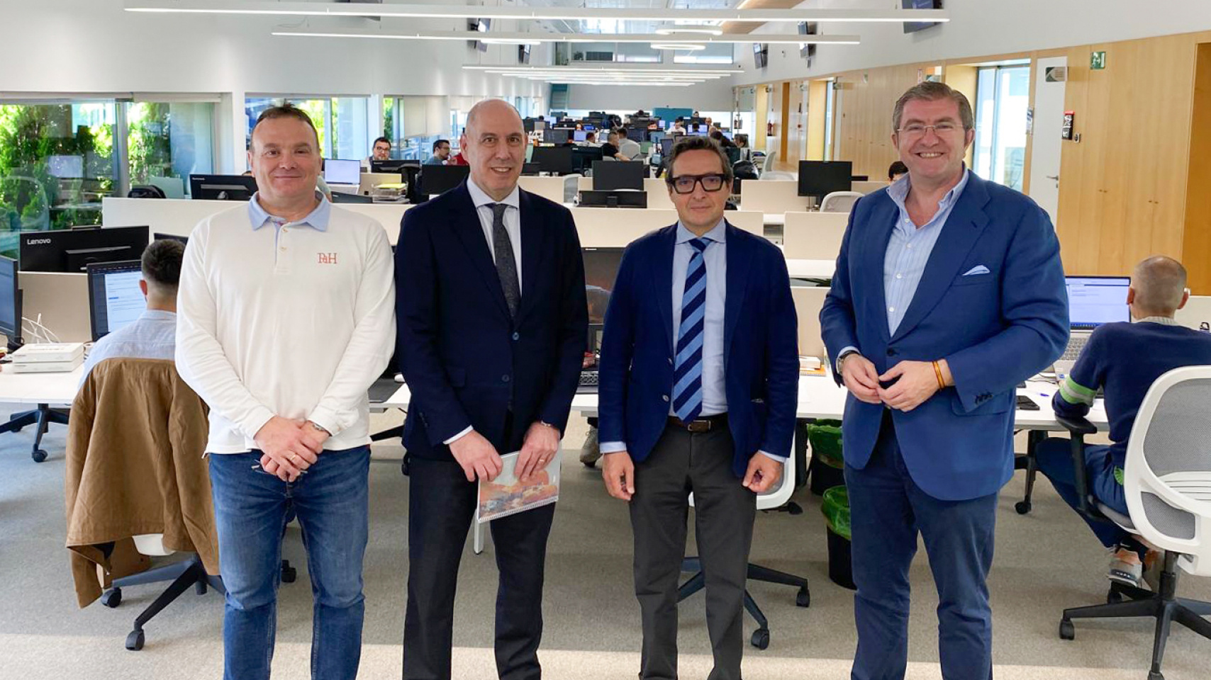 Visita del rector a las instalaciones de Global Exchange junto a su presidente Isidoro J. Alanís,