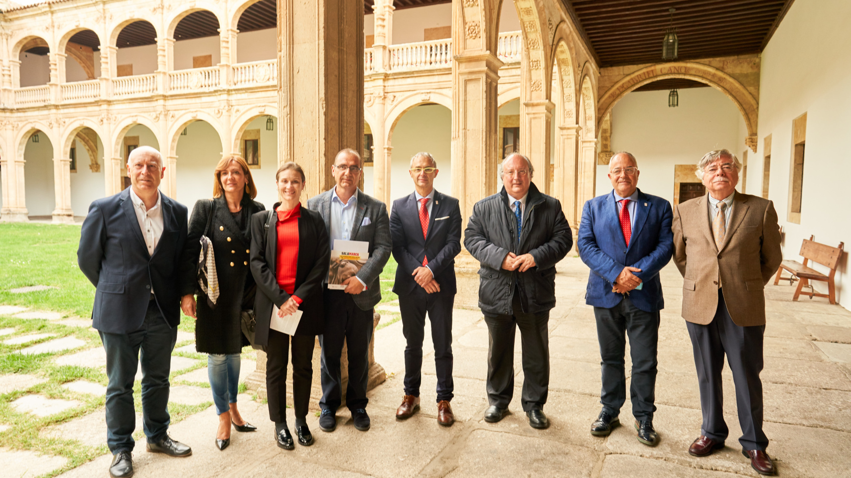El Colegio del Arzobispo Fonseca abre sus puertas a la muestra ‘SALAMARCA. Las páginas más brillantes del deporte salmantino’