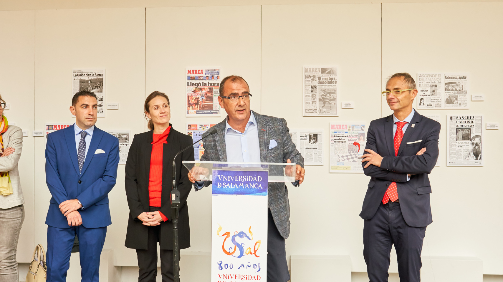 El Colegio del Arzobispo Fonseca abre sus puertas a la muestra ‘SALAMARCA. Las páginas más brillantes del deporte salmantino’