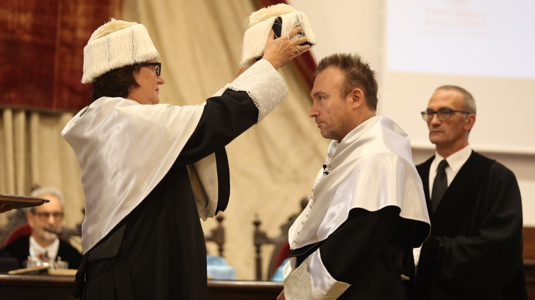 Miquel Barceló en el momento de ser investido como doctor honoris causa por la Universidad de Salamanca