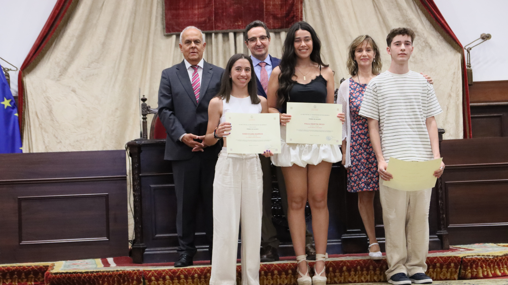 Acto de entrega de los premios a los estudiantes con mejores notas en la EBAU en el Paraninfo