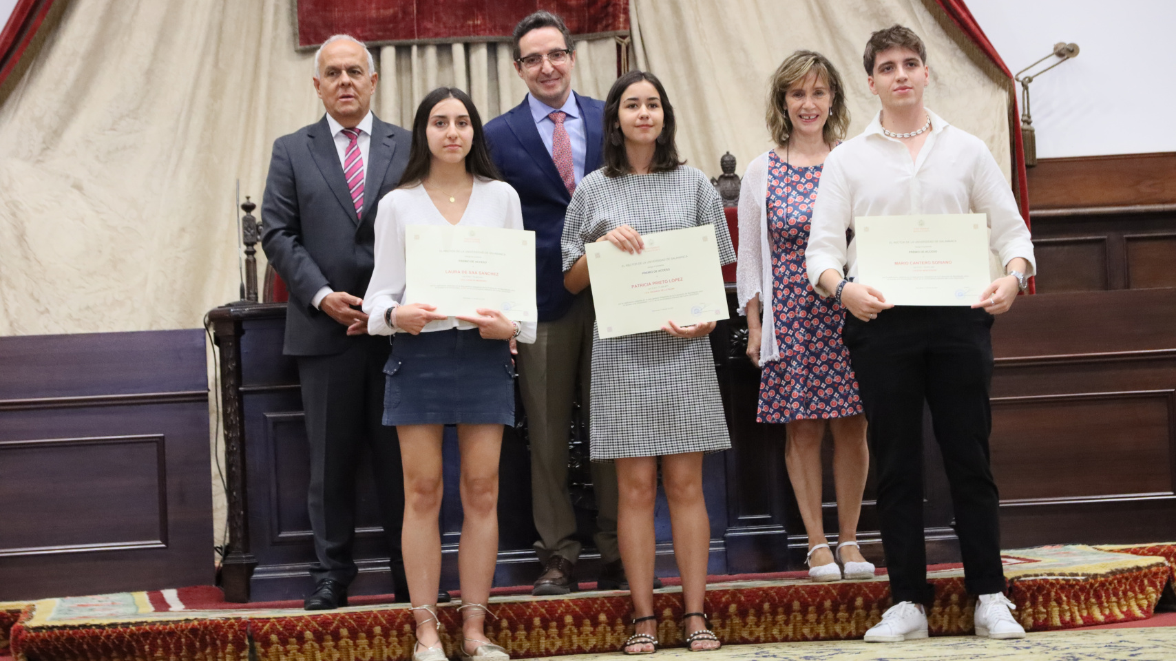 Acto de entrega de los premios a los estudiantes con mejores notas en la EBAU en el Paraninfo