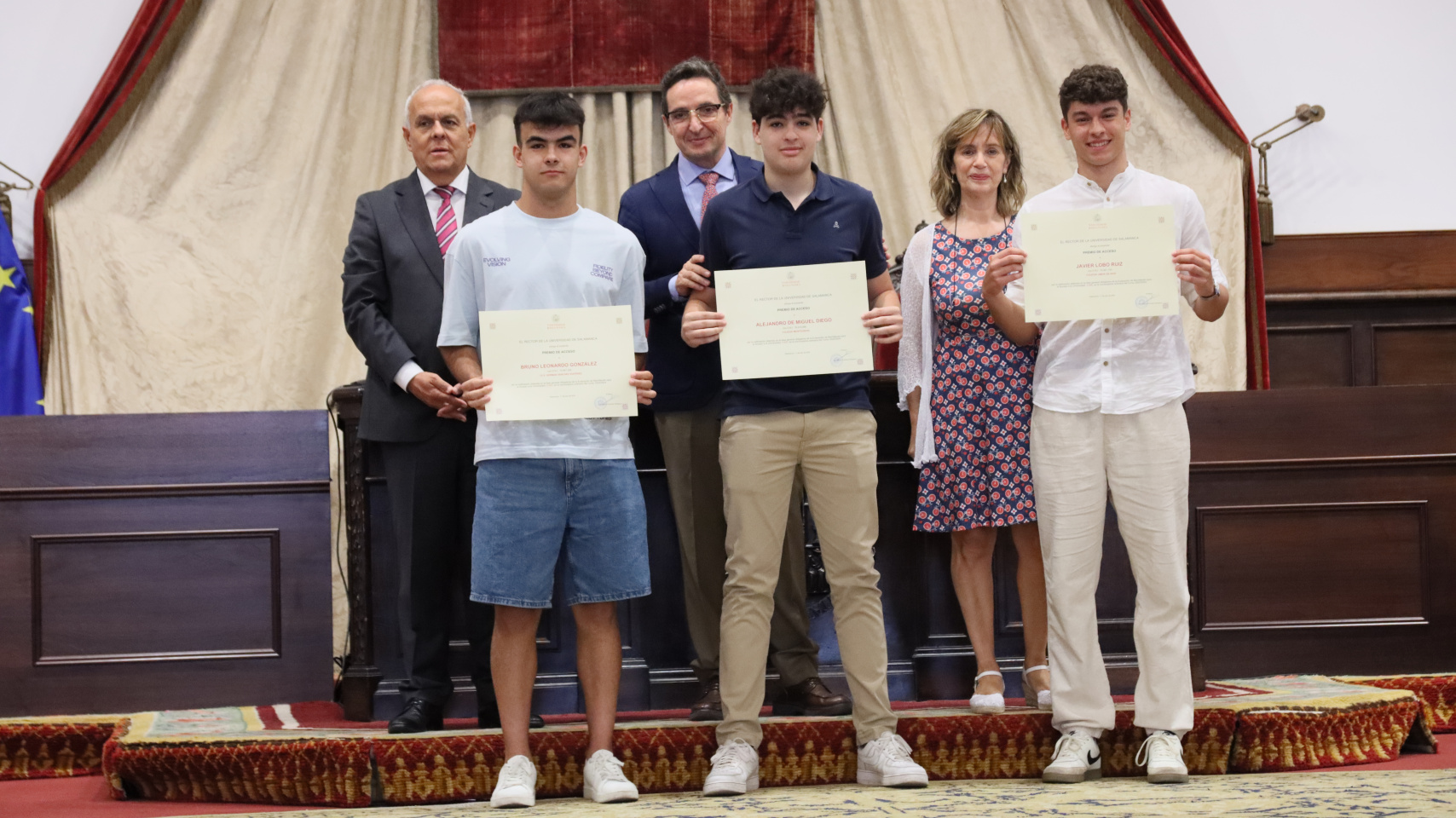 Acto de entrega de los premios a los estudiantes con mejores notas en la EBAU en el Paraninfo