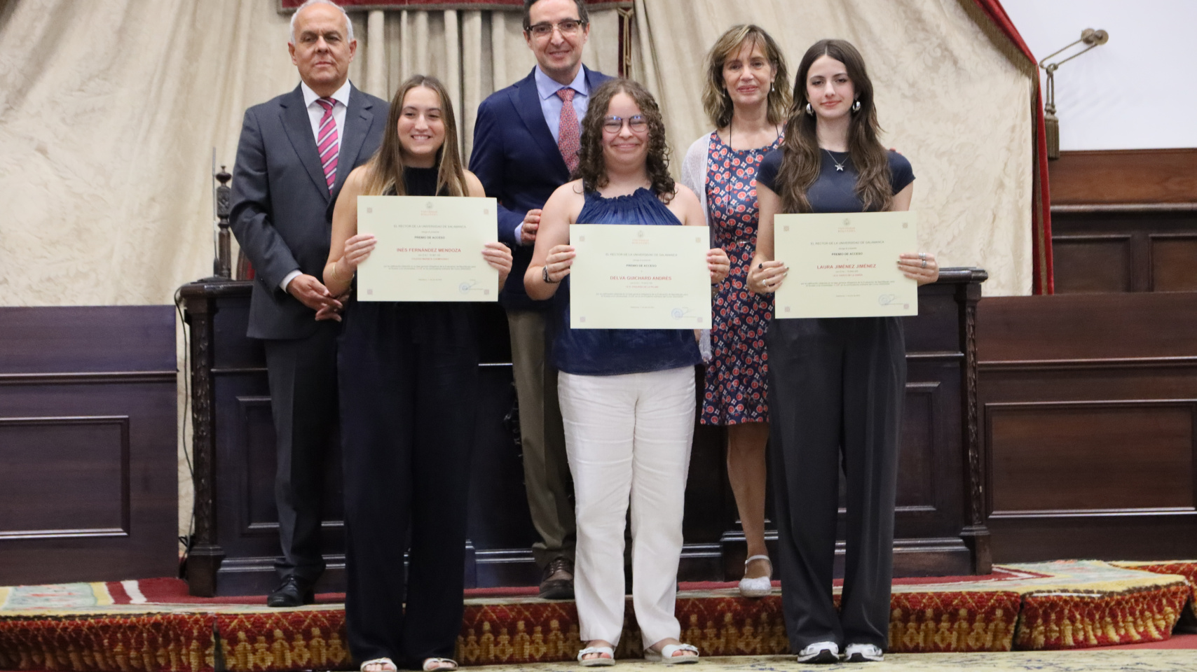 Acto de entrega de los premios a los estudiantes con mejores notas en la EBAU en el Paraninfo