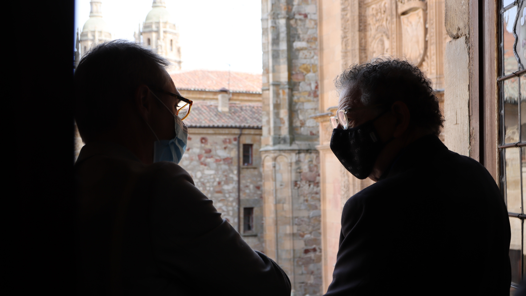 Ricardo Rivero y Roberto Verino en el despacho del rector