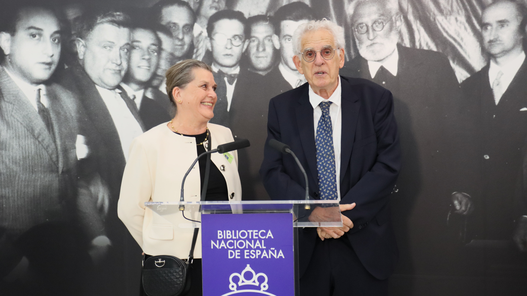 La Universidad de Salamanca y la Biblioteca Nacional abordan en una exposición el pensamiento político de Unamuno