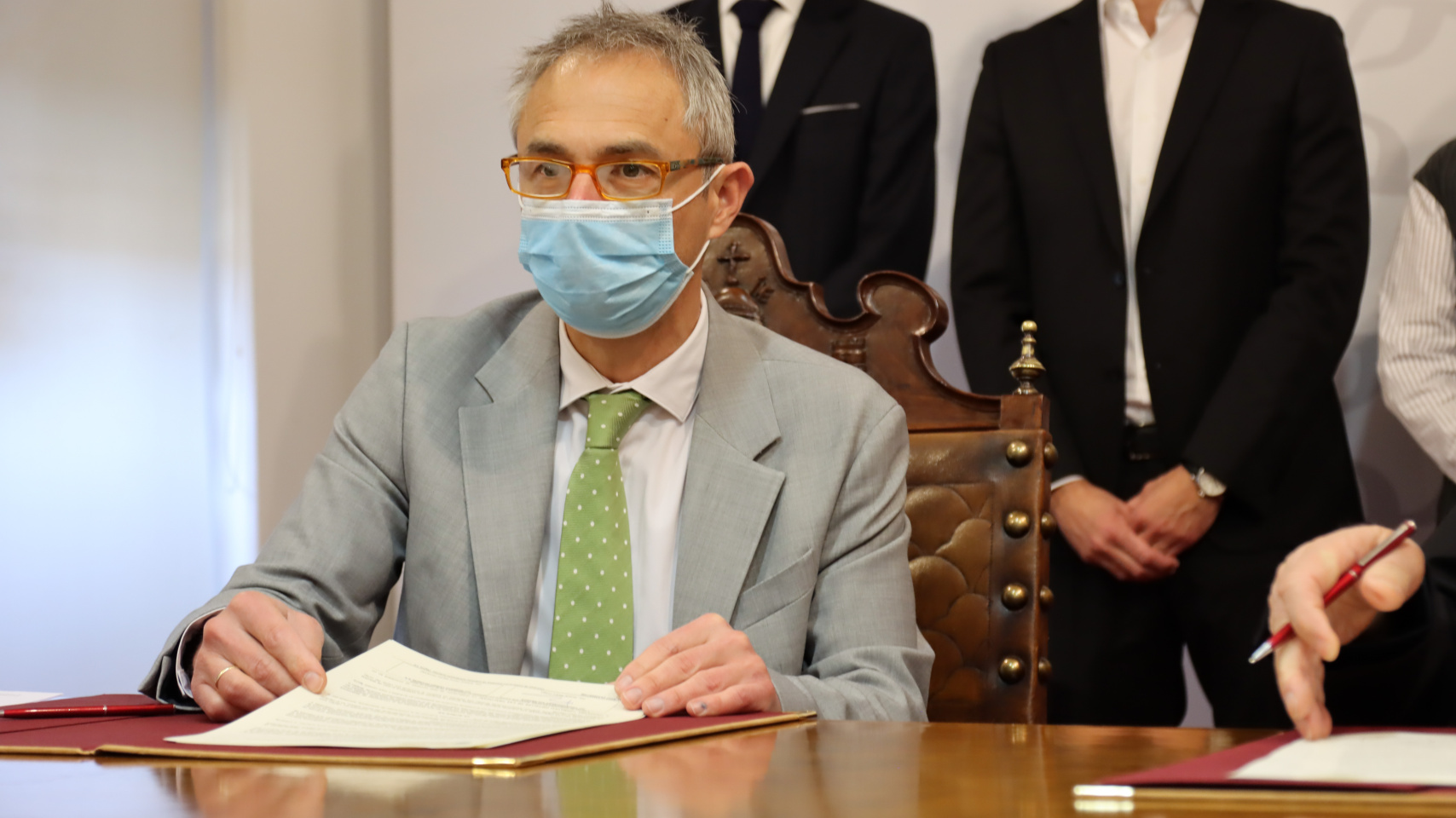 Ricardo Rivero durante la firma del convenio