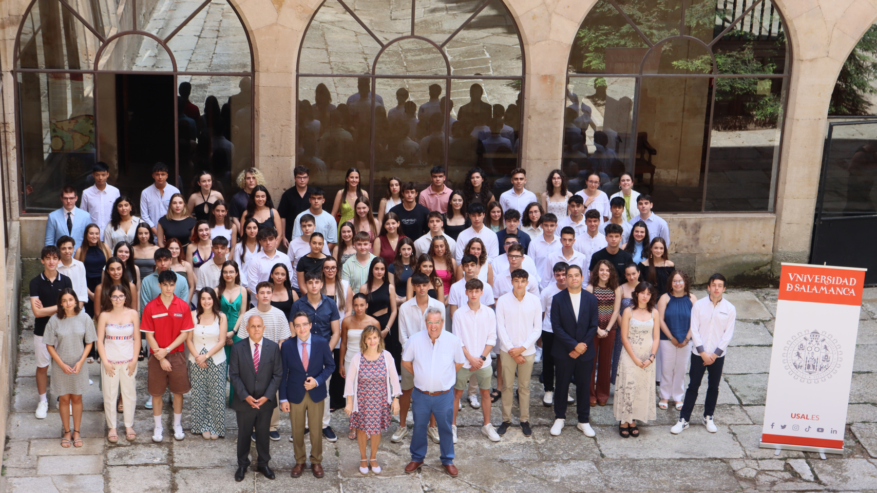 Acto de entrega de los premios a los estudiantes con mejores notas en la EBAU en el Paraninfo