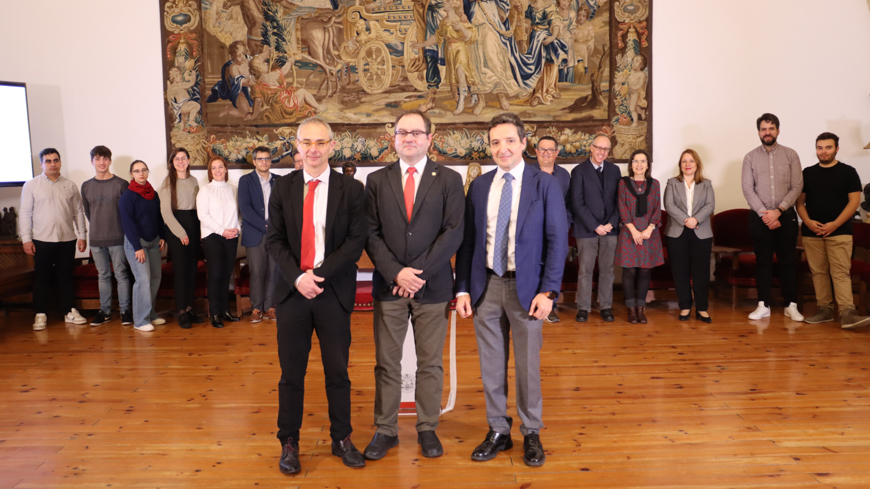 Presentación de la Cátedra Internacional en Blockchain para Ciberseguridad al frente con  Ricardo Rivero, rector de la USAL; Juan Manuel Corchado, catedrático de Computación e IA; y Félix Barrio, director general de INCIBE,