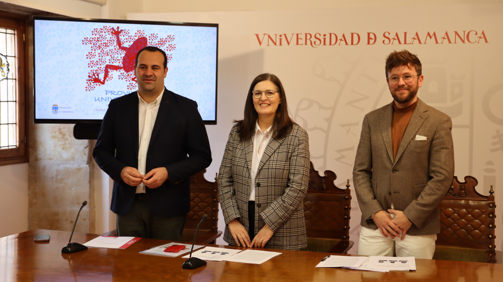 Rueda de prensa con la vicerrectora de Calidad, María José Rodríguez Conde; el diputado de Cultura, David Mingo; y el director académico del Programa de la Experiencia, Francisco Javier Rubio