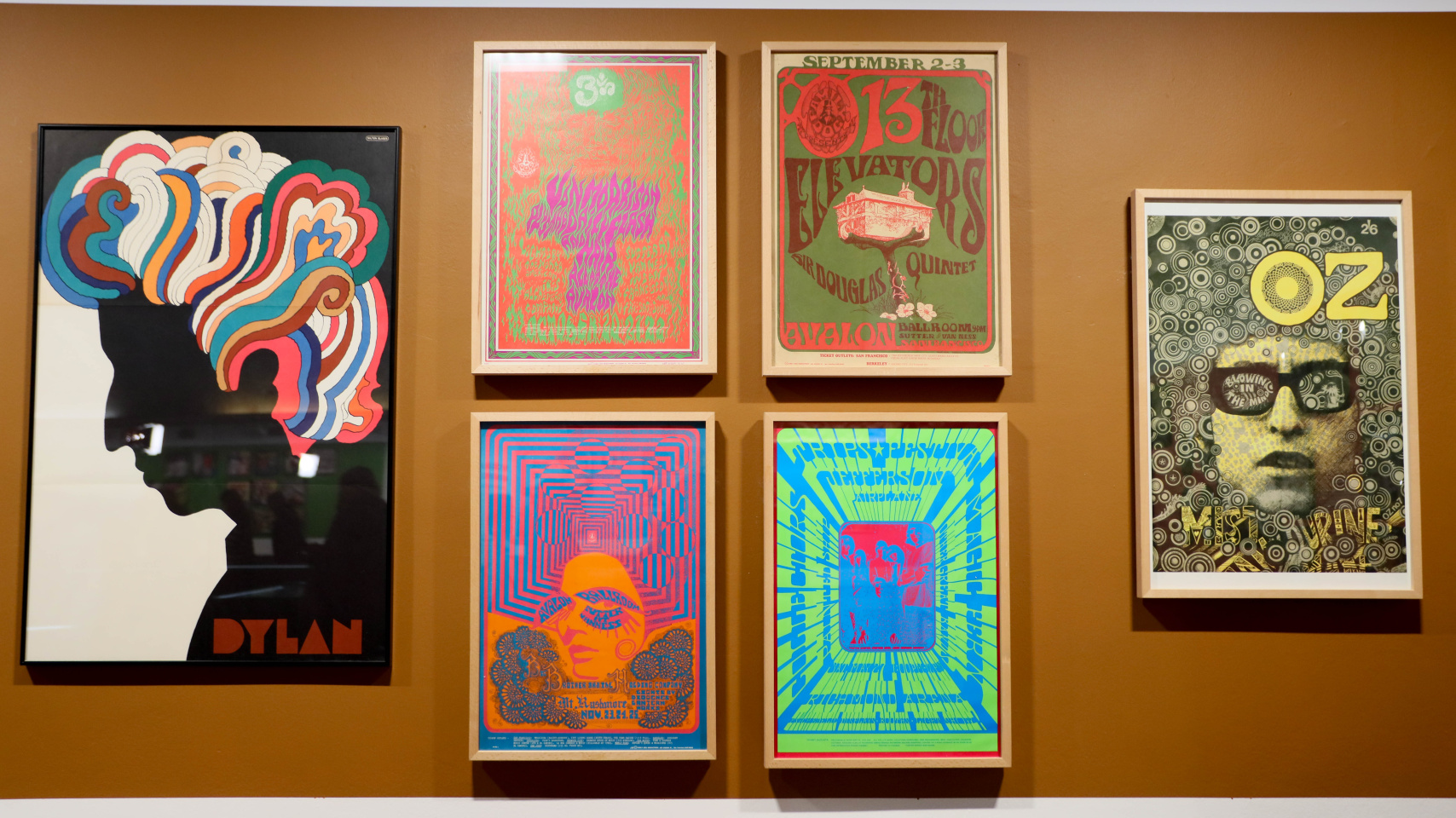 Parte de la muestra "Vibraciones Underground" expuesta en la sala de exposiciones del Patio de Escuelas Menores