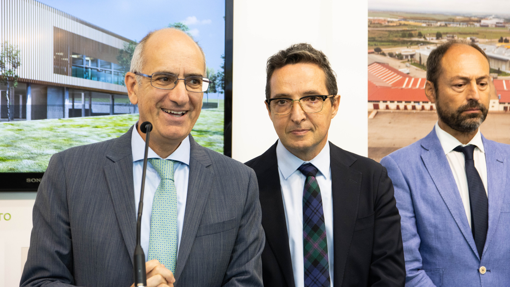 Javier Iglesias, presidente de la Diputación, durante su intervención.