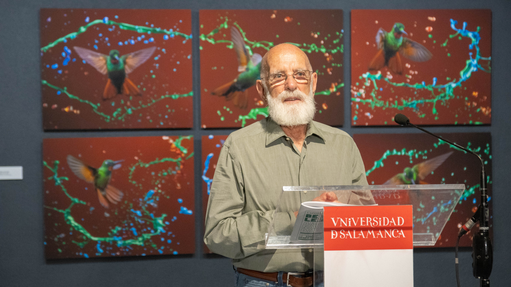Tony Genérico, autor de la exposición 'Belleza Amenazada', durante la rueda de prensa