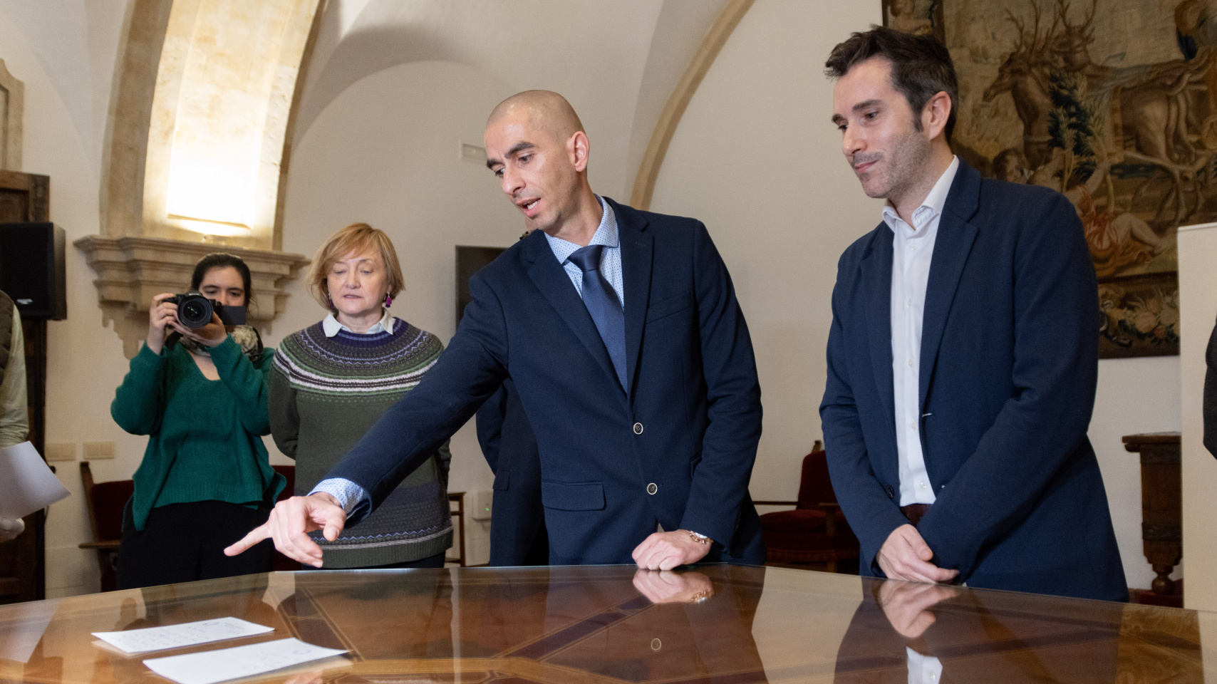 Presentación ante los medios de la carta de H.G Wells a Miguel de Unamuno.