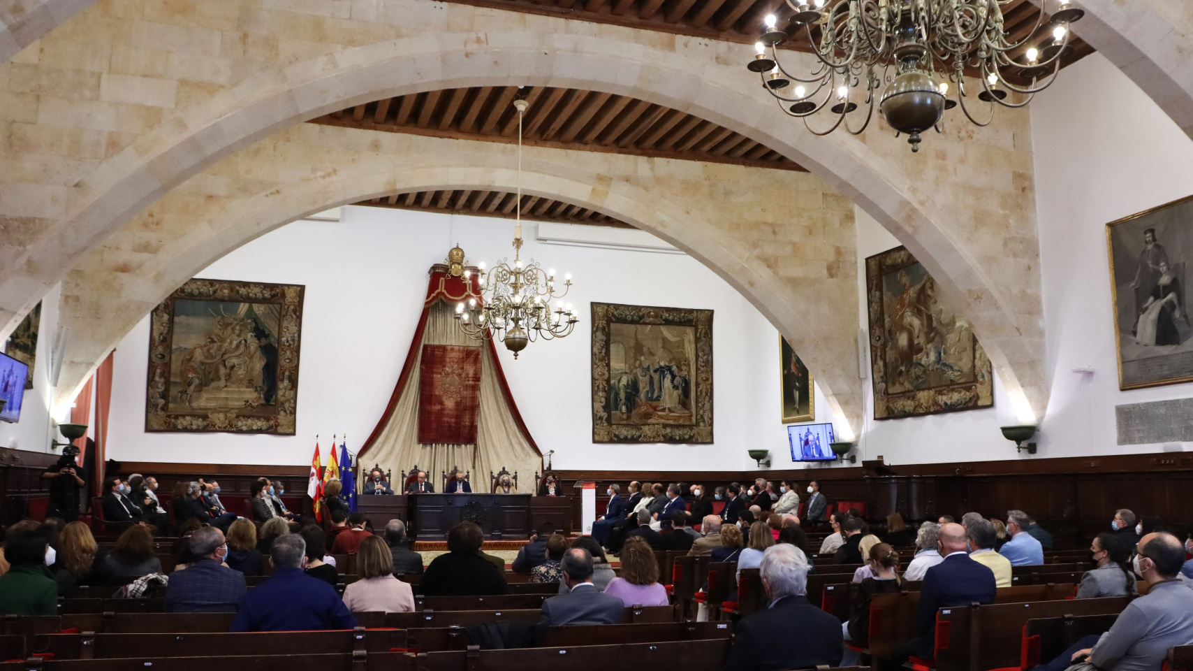 Asistentes a los premios en el Paraninfo