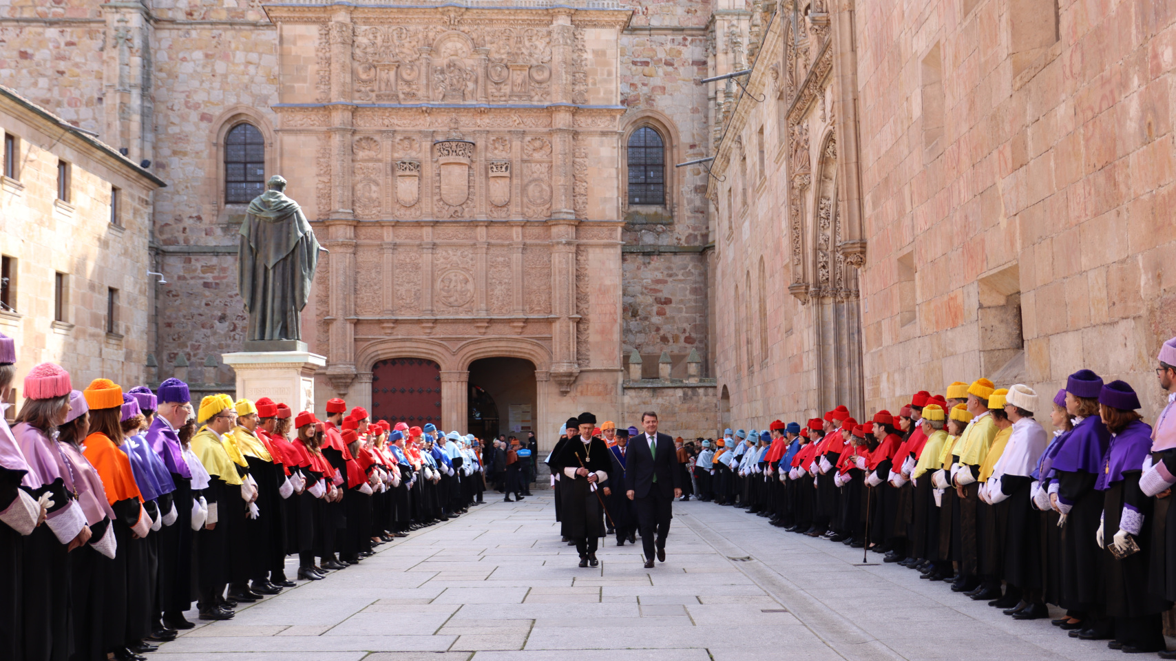 Miguel de Unamuno, rector perpetuo, regresa con honores al Claustro de la Universidad de Salamanca