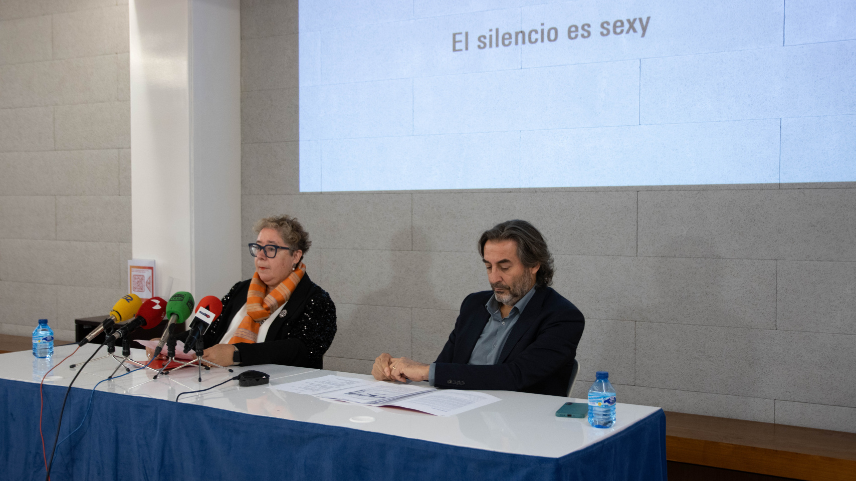 La vicerrectora de Cultura, Matilde Olarte, y el director del Servicio de Actividades Culturales, Javier Panera durante la presentación de la programación cultural