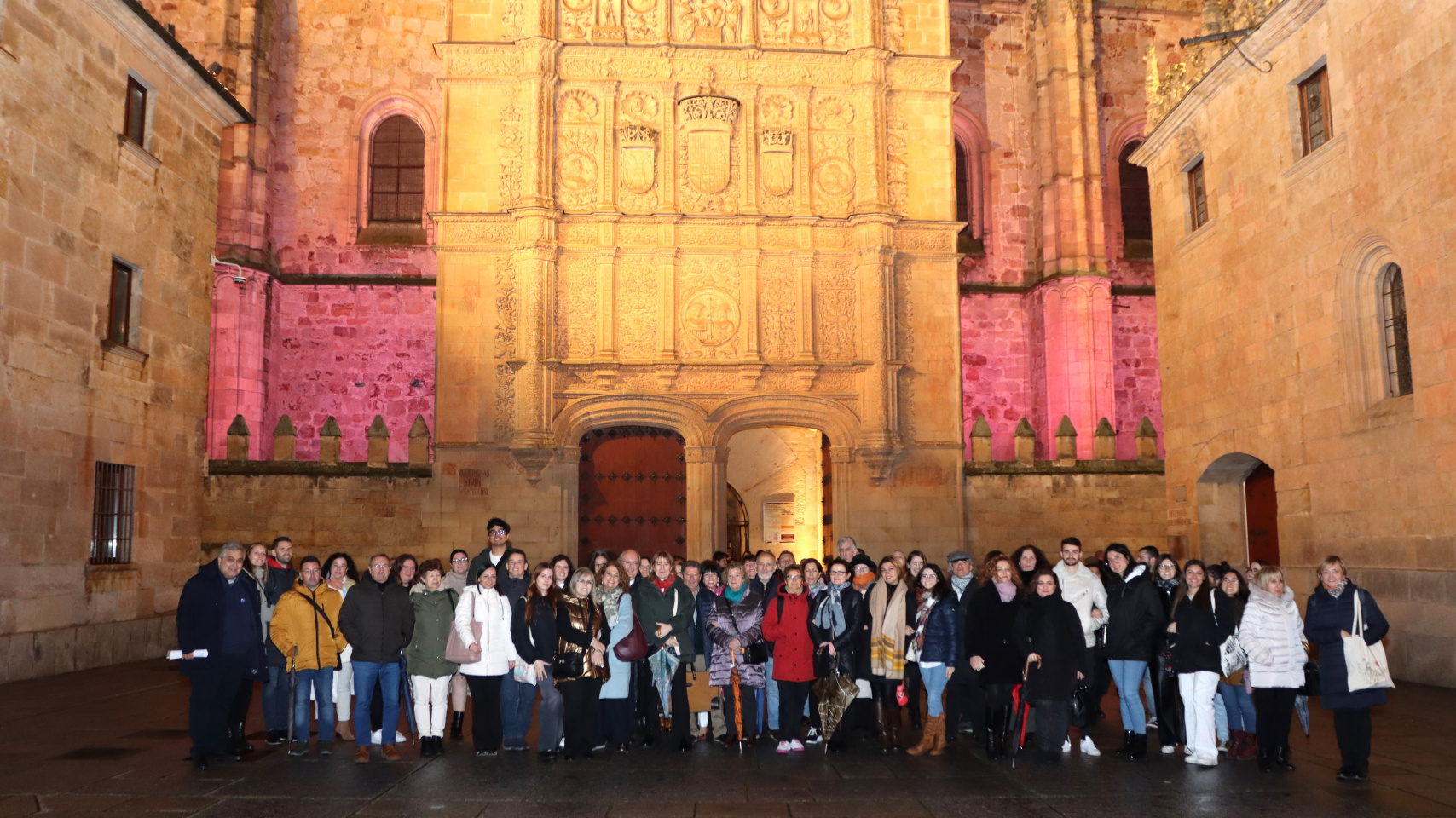 Iluminacion Fachada Rica por el Día Internacional de la Mujer