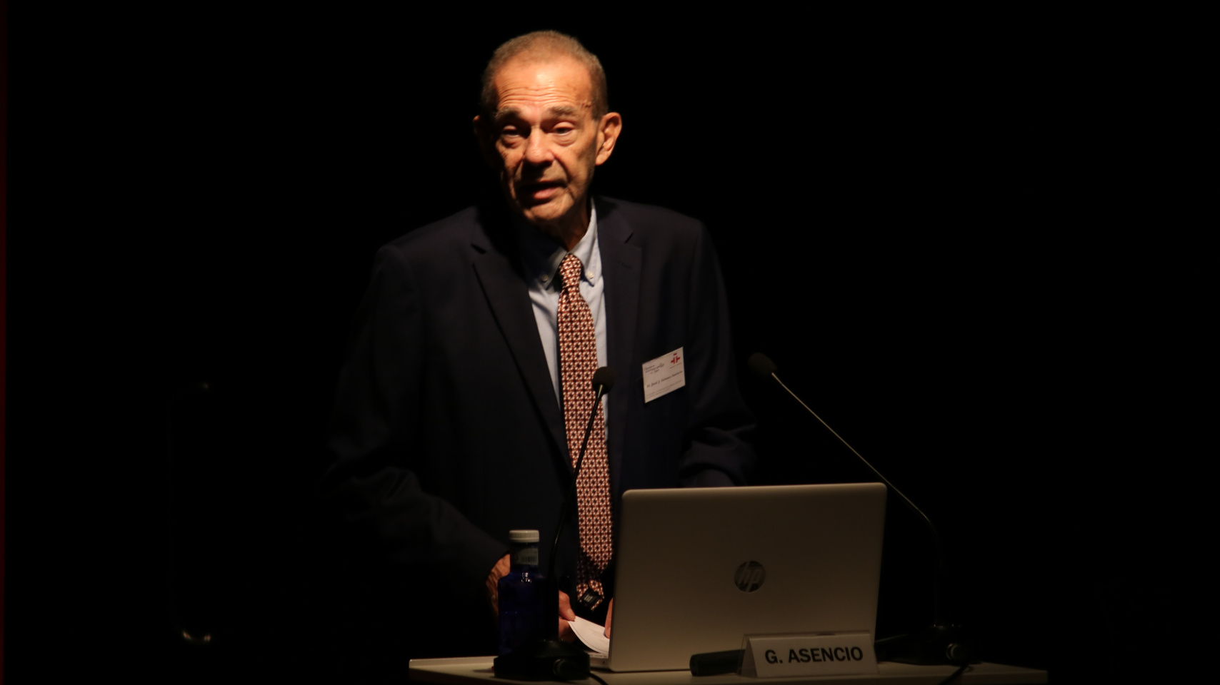 Foto: Instituto Cervantes de Tokio | El profesor José J. Gómez Asensio durante su conferencia.