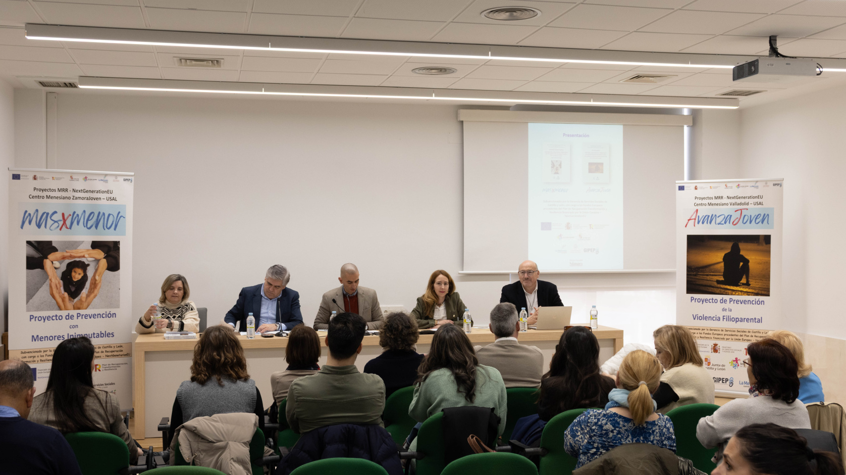 Presentación de los libros enmarcados en los proyectos “Más por menor" y “Avanza joven”