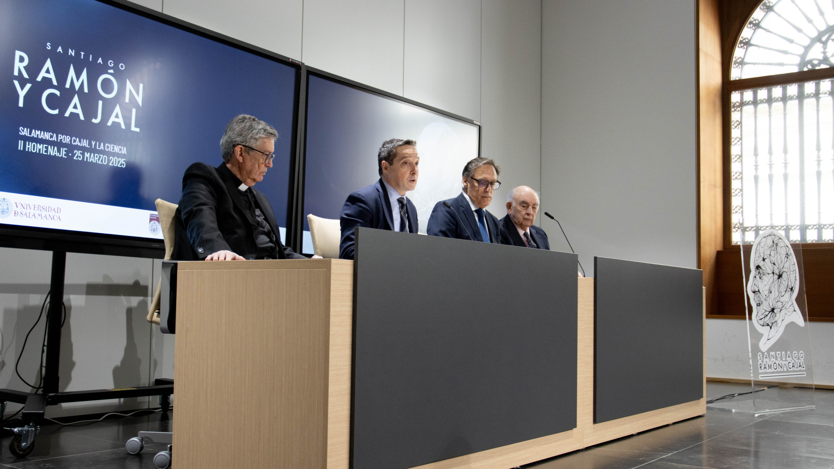 Presentación de las II jornadas "Salamanca: por Cajal y la Ciencia". De izq a dcha.: Santiago García-Jalón de la Lama, Juan Manuel Corchado, Carlos García Carbayo y José María Medina
