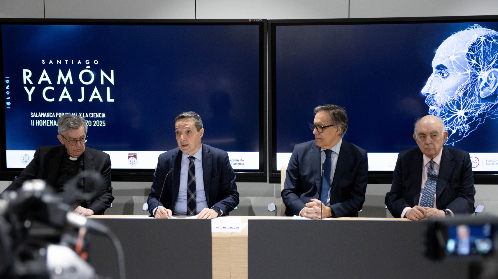 Presentación de las II jornadas "Salamanca: por Cajal y la Ciencia". De izq a dcha.: Santiago García-Jalón de la Lama, Juan Manuel Corchado, Carlos García Carbayo y José María Medina