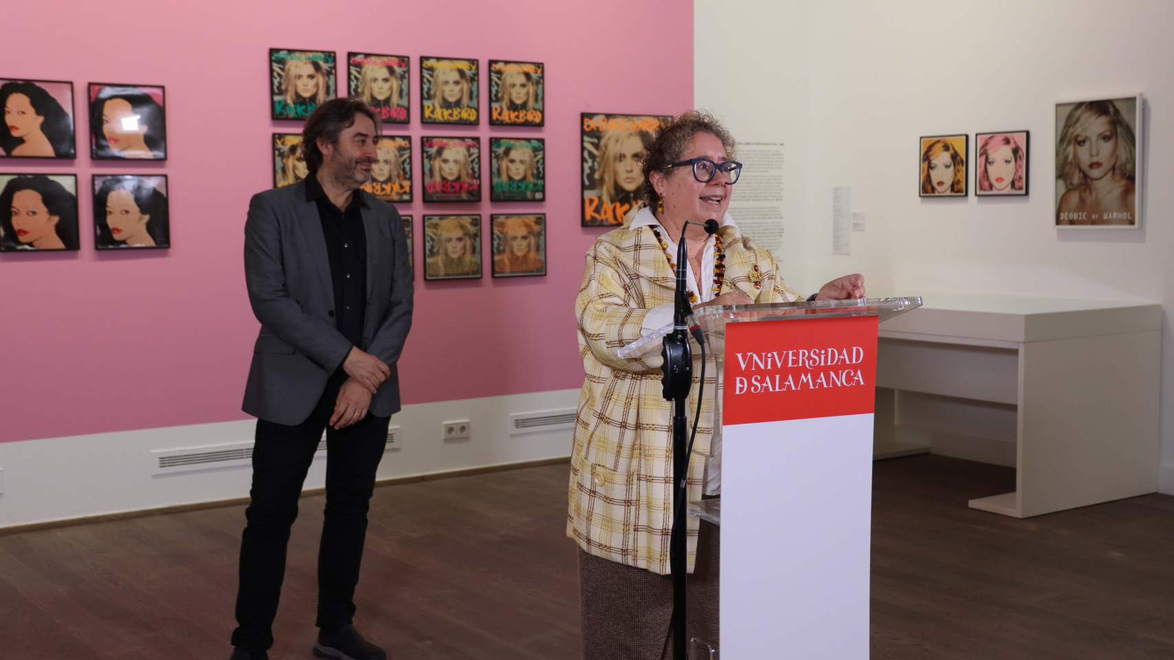 Matilde Olarte, vicerrectora de Cultura en la presentación de la exposición.
