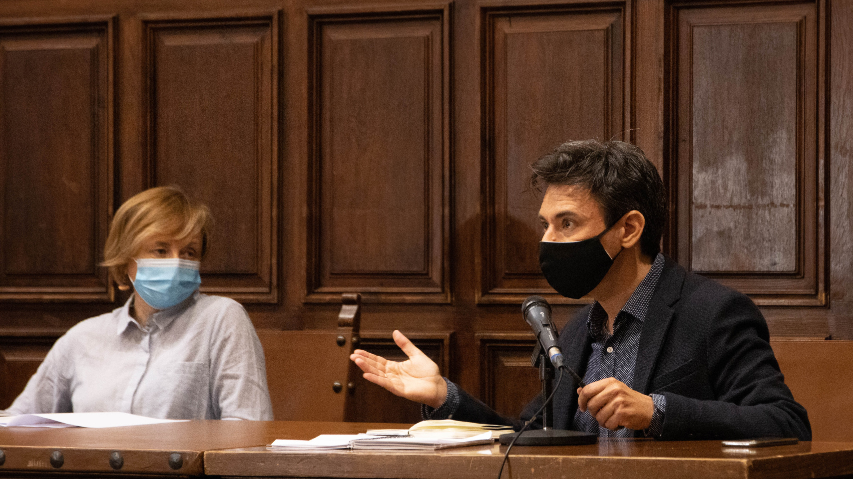 Ana Chaguaceda y Manuel Menchón en la presentación del libro 'La doble muerte de Unamuno'
