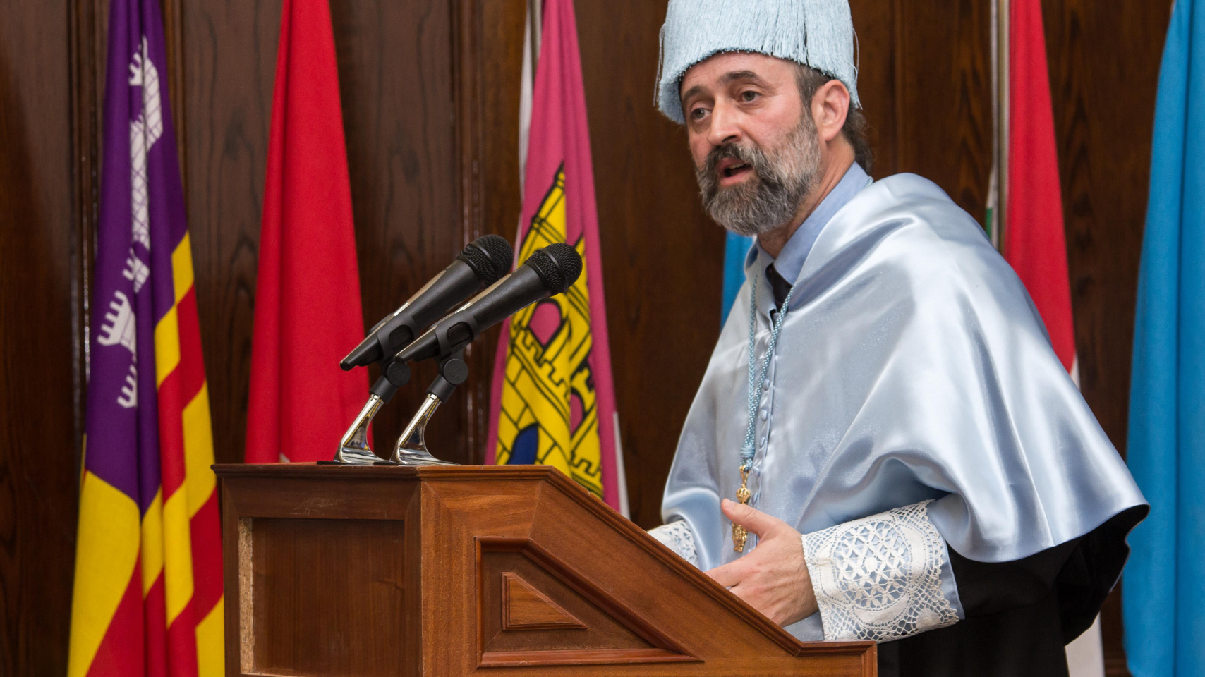 El músico y profesor de la Universidad de Salamanca propuso en su discurso de toma de posesión una “escucha artística y musical, pero también filosófica y política, literaria y poética”