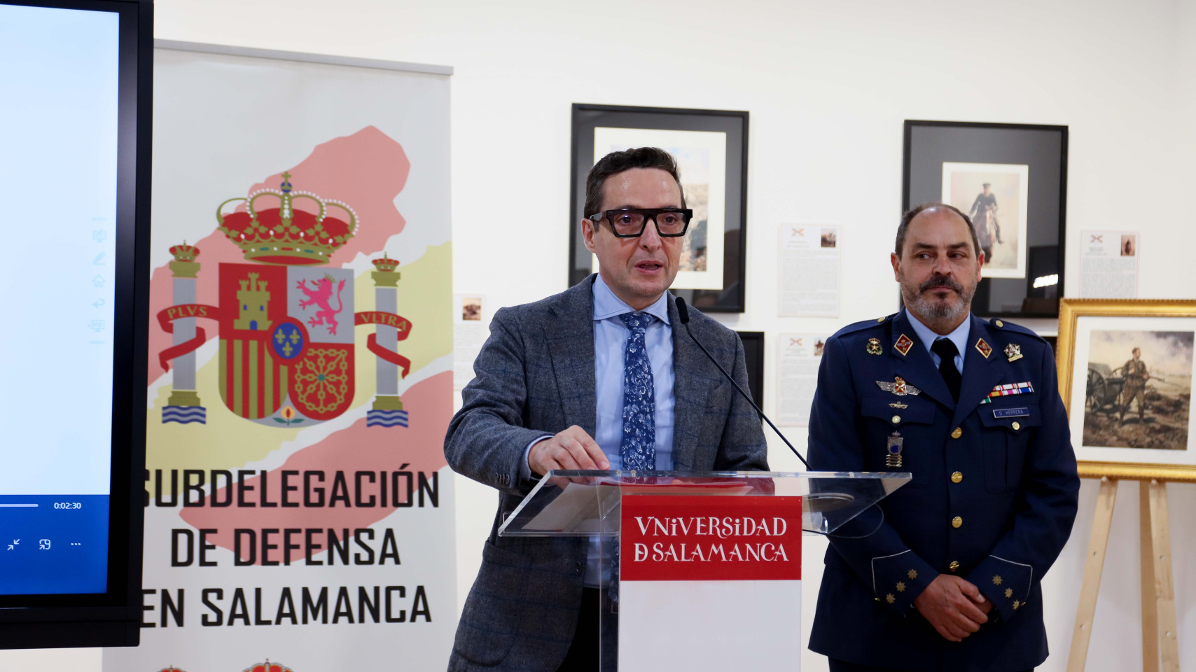 El rector Juan Manuel Corchado inaugura la exposición 'Soldados de España'