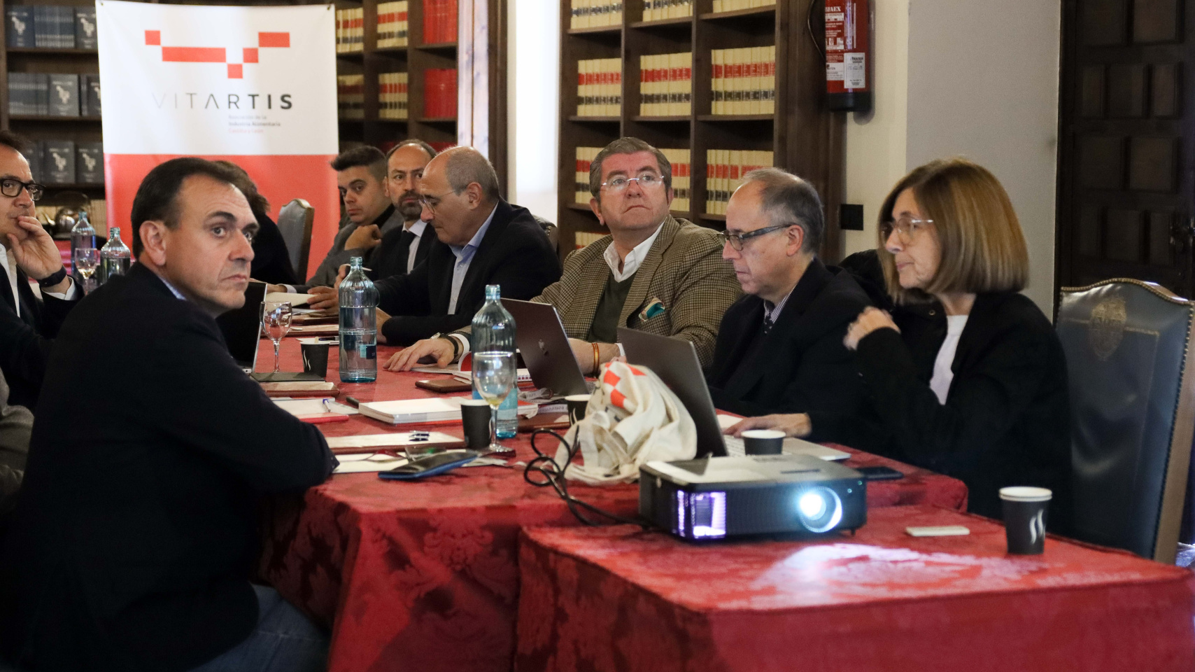 José Miguel Mateos Roco,vicerrector de Investigación y Óscar Lorenzo, delgado de Estrategia Institucional en Investigación, Transferencia e Internacionalización, durante la reunión de la junta directiva Vitartis