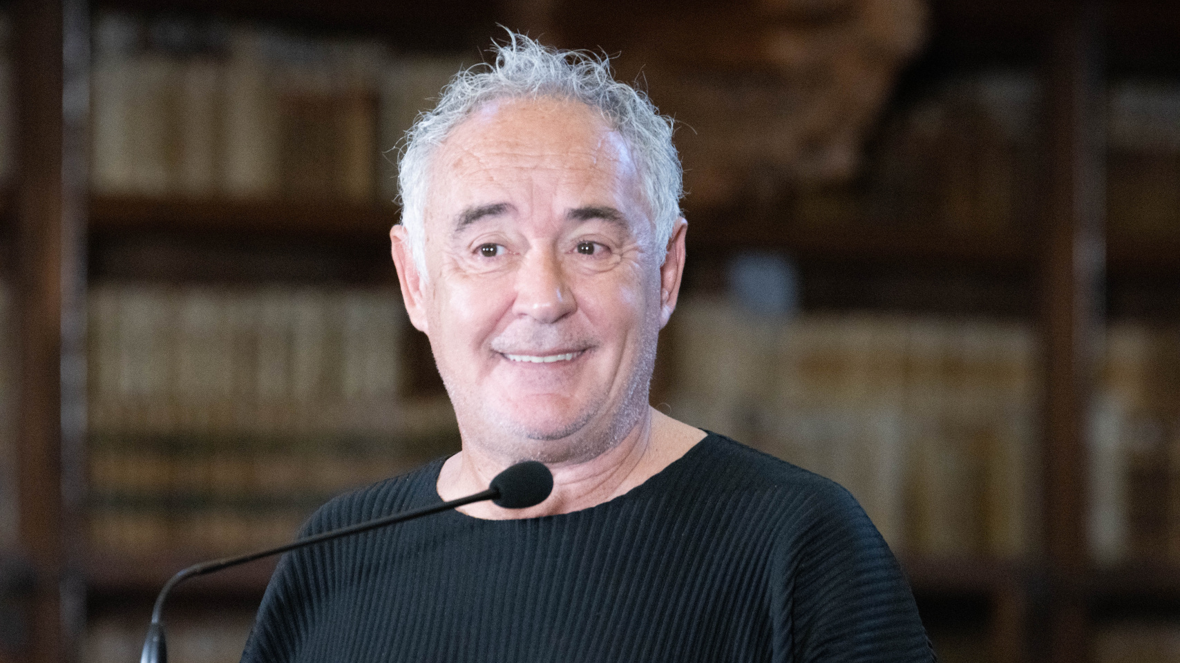 Ferran Adrià atiende a los medios en la Biblioteca General Histórica