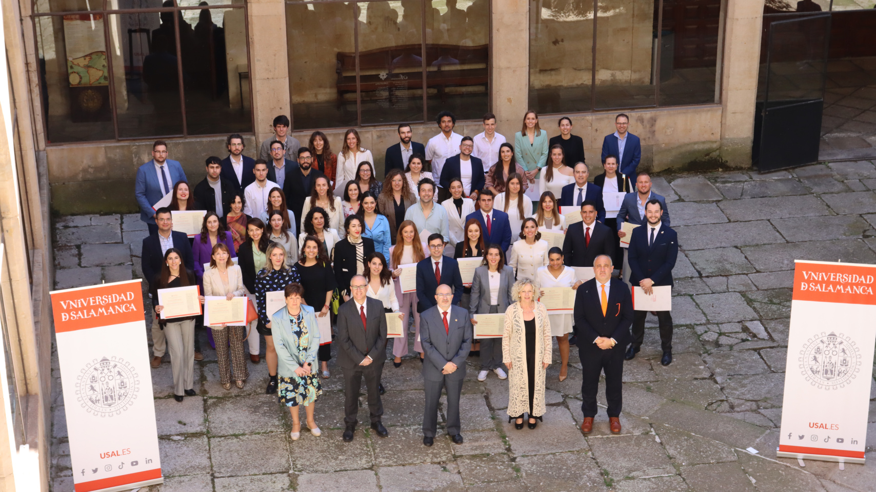 Imagen de grupo de los premiados de doctorado por la  Universidad de Salamanca