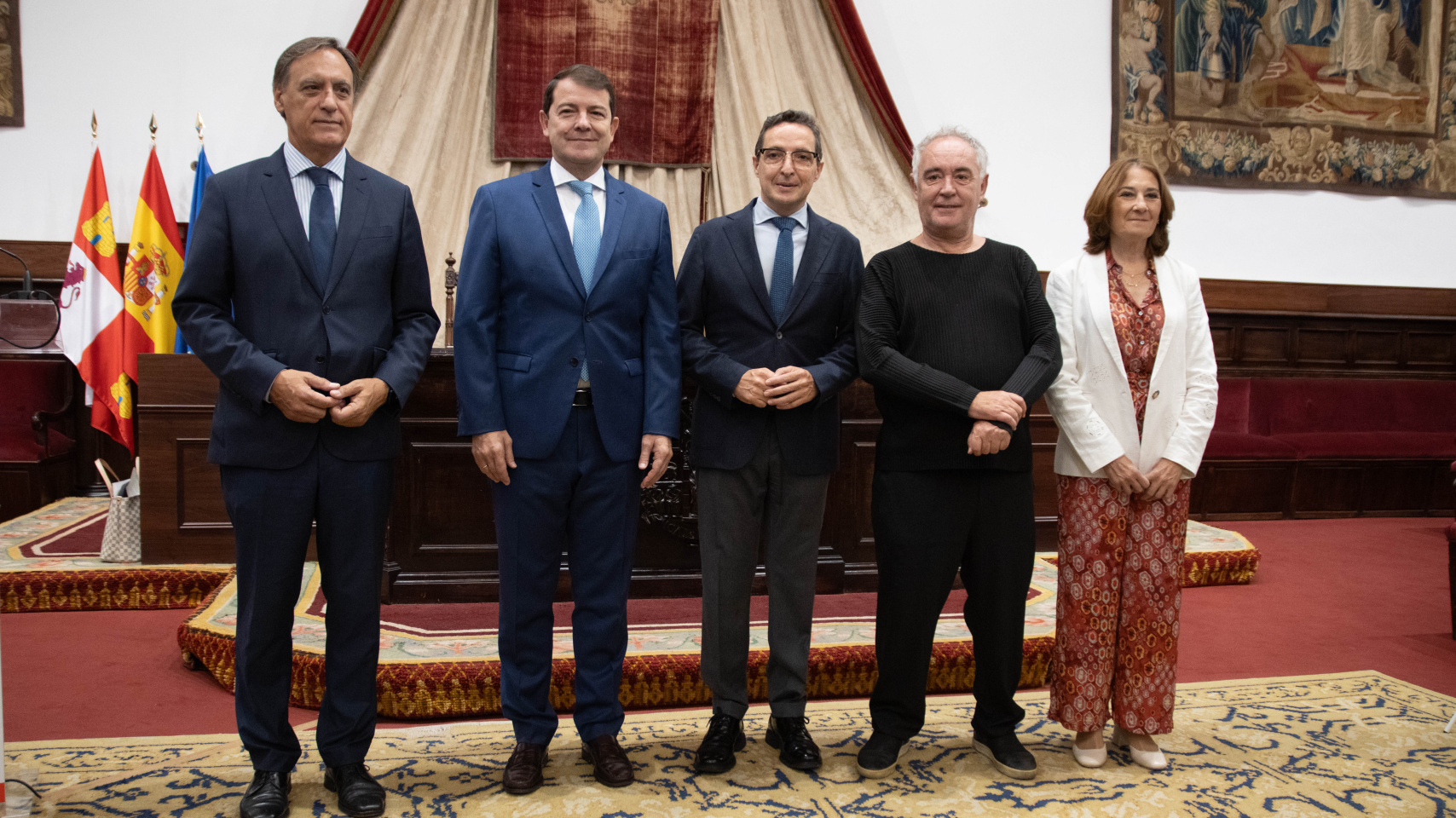 Autoridades en el acto apertura de la Cátedra Telefónica