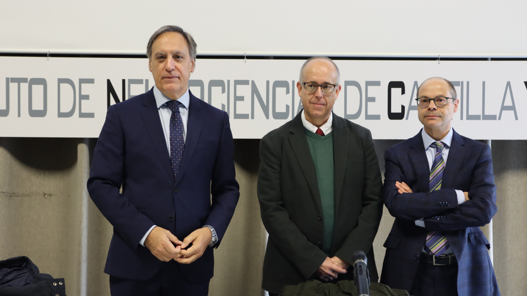 José Miguel Mateos Roco, vicerrector de Investigación de la USAL; Carlos García Carbayo, alcalde de Salamanca; y Manuel Sánchez Malmierca, director del INCyL