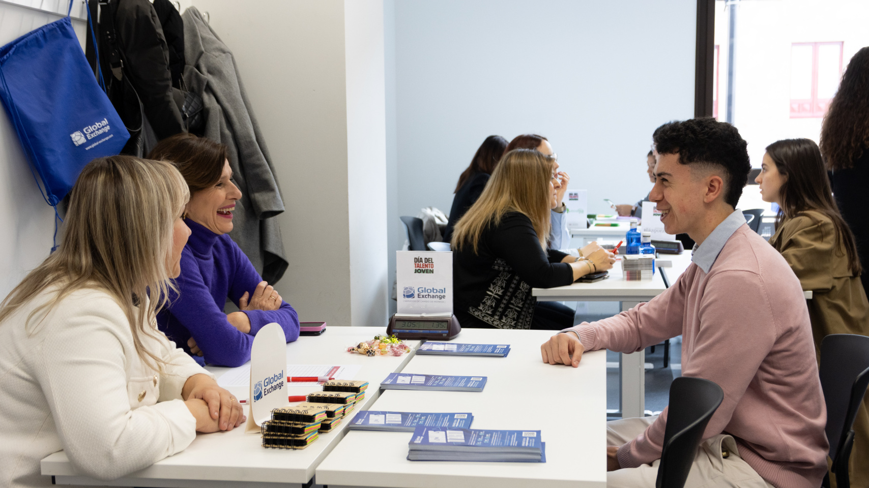 Estudiante en el encuentro con empresas en el edificio I+D+i