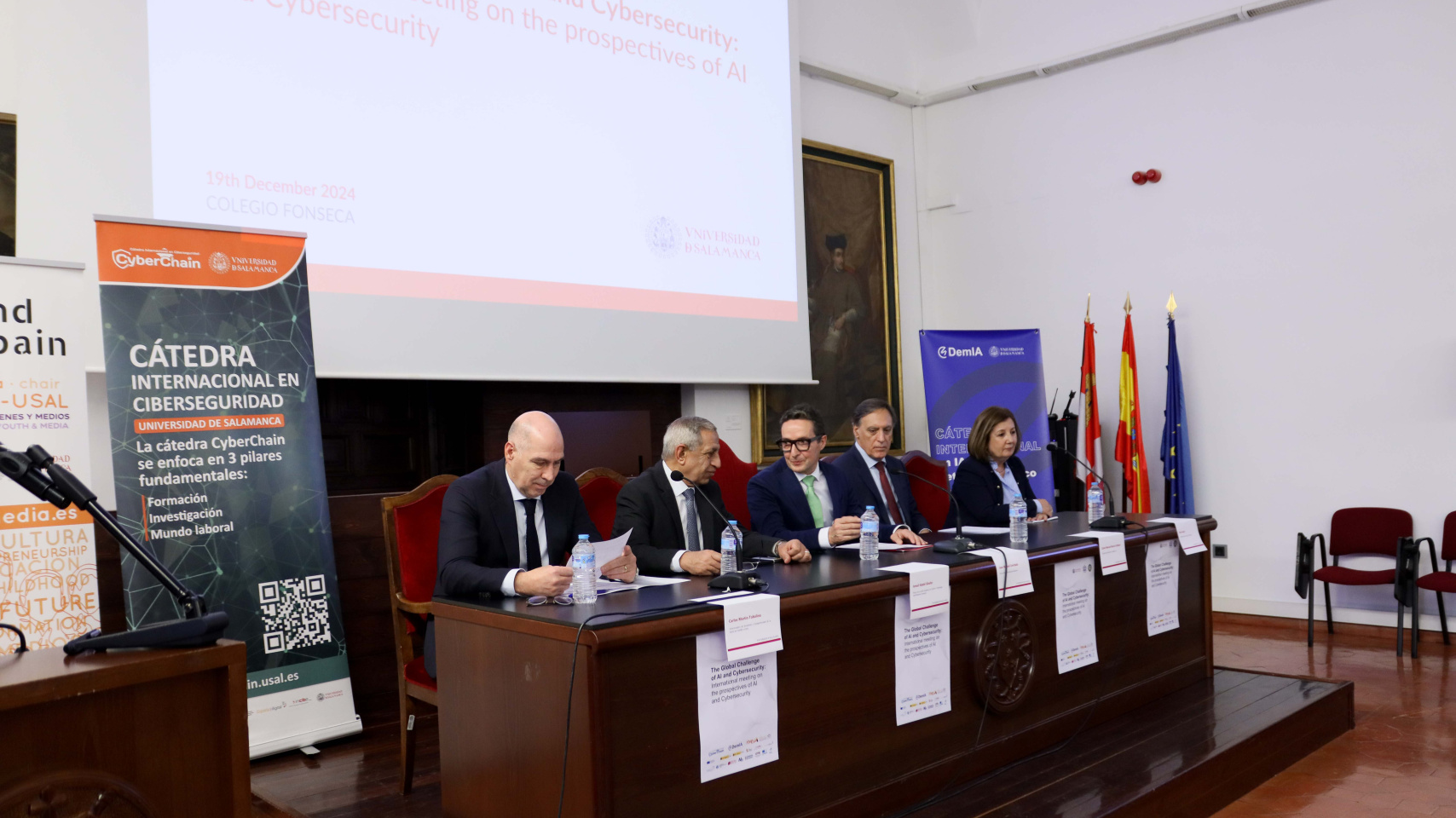 De izquierda a derecha: Carlos Martín Tobalina, Ismail Abdel Ghafar, Juan Manuel Corchado, Carlos Manuel García Carbayo y Rosa López Alonso.