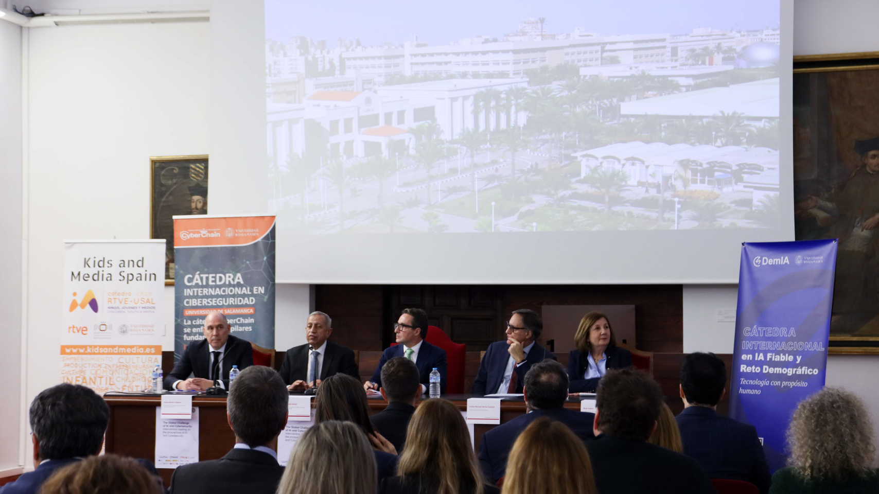 Inauguración de la jornada. De izquierda a derecha, Carlos Martín Tobalina, Ismail Abdel Ghafar, Juan Manuel Corchado, Carlos Manuel García Carbayo y Rosa López Alonso.