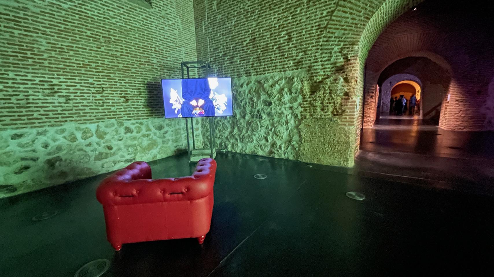 Para fomentar el intercambio de obras de estudiantes y graduados de 16 facultades de toda España