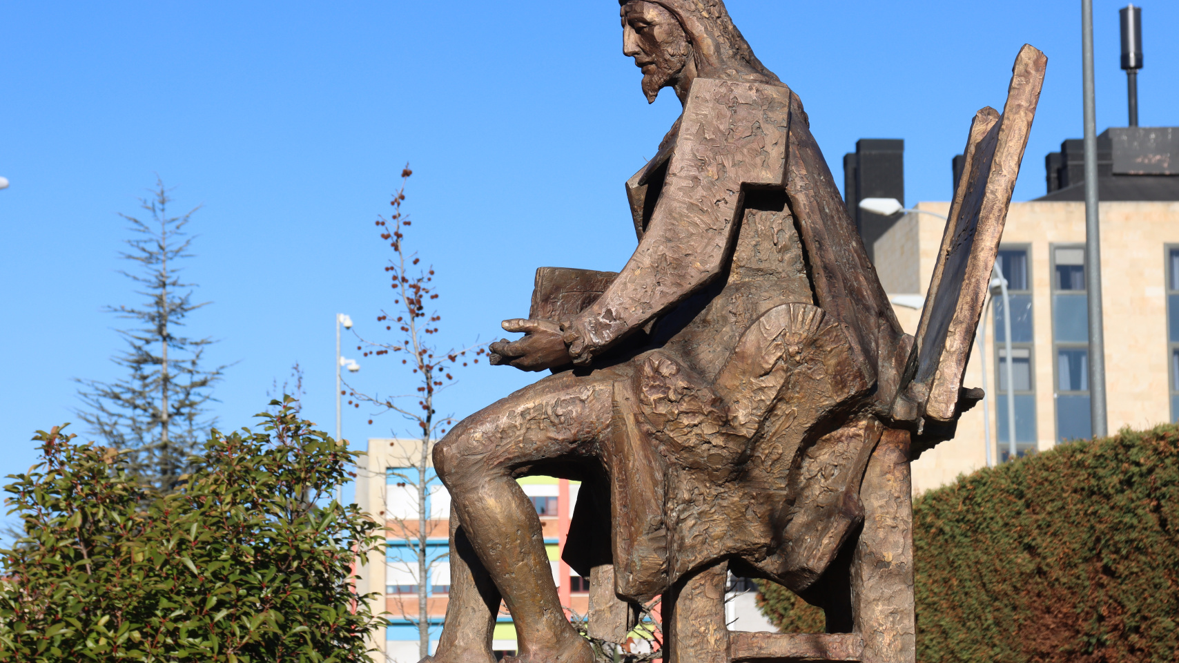 Escultura de Diego de Saavedra y Fajardo en la Facultad de derecho de la USAL