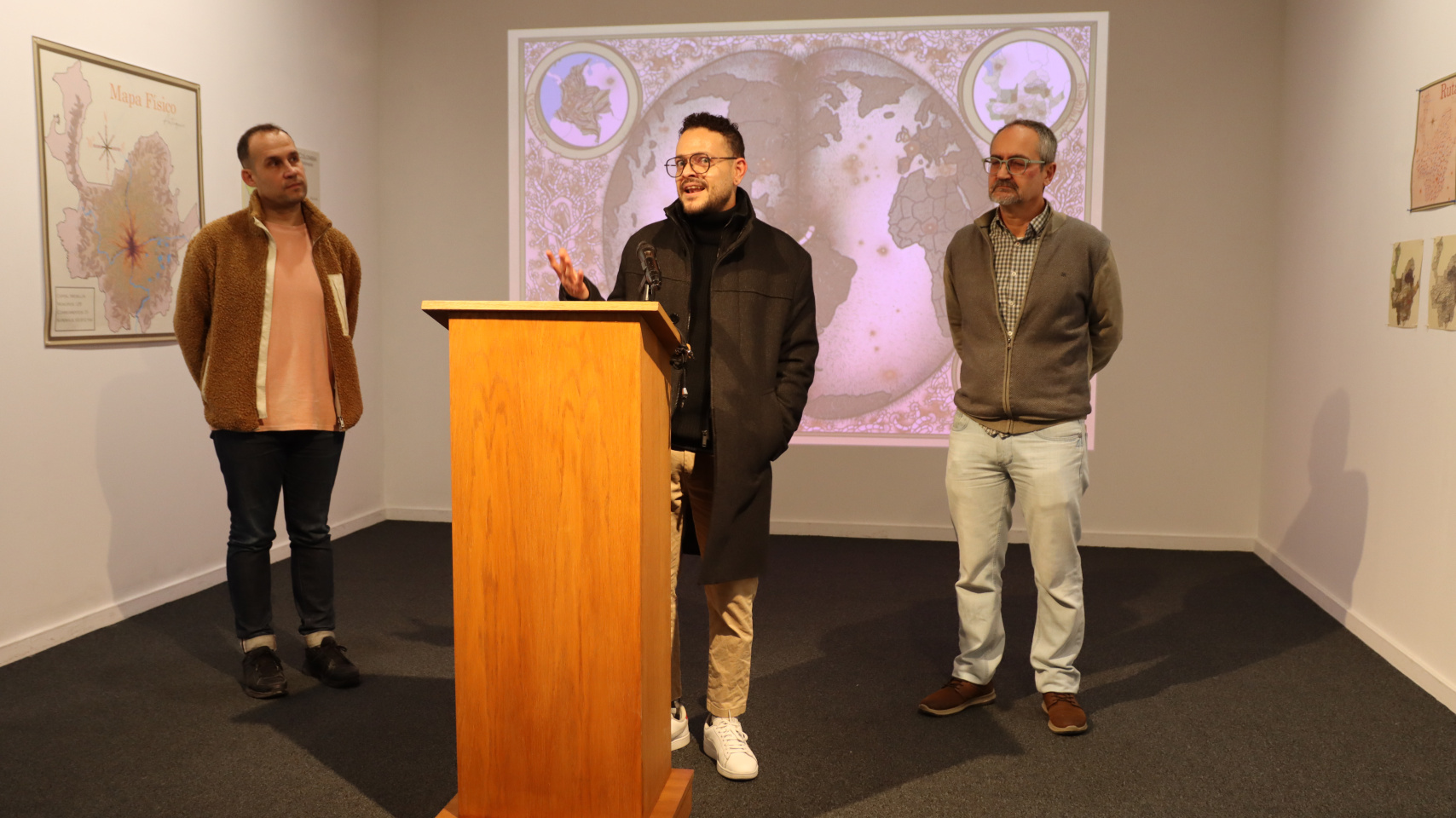 Rueda de prensa de la inauguración de la exposición “Cartografía de la Humedad” en el Espacio de Arte Experimental de la Universidad de Salamanca