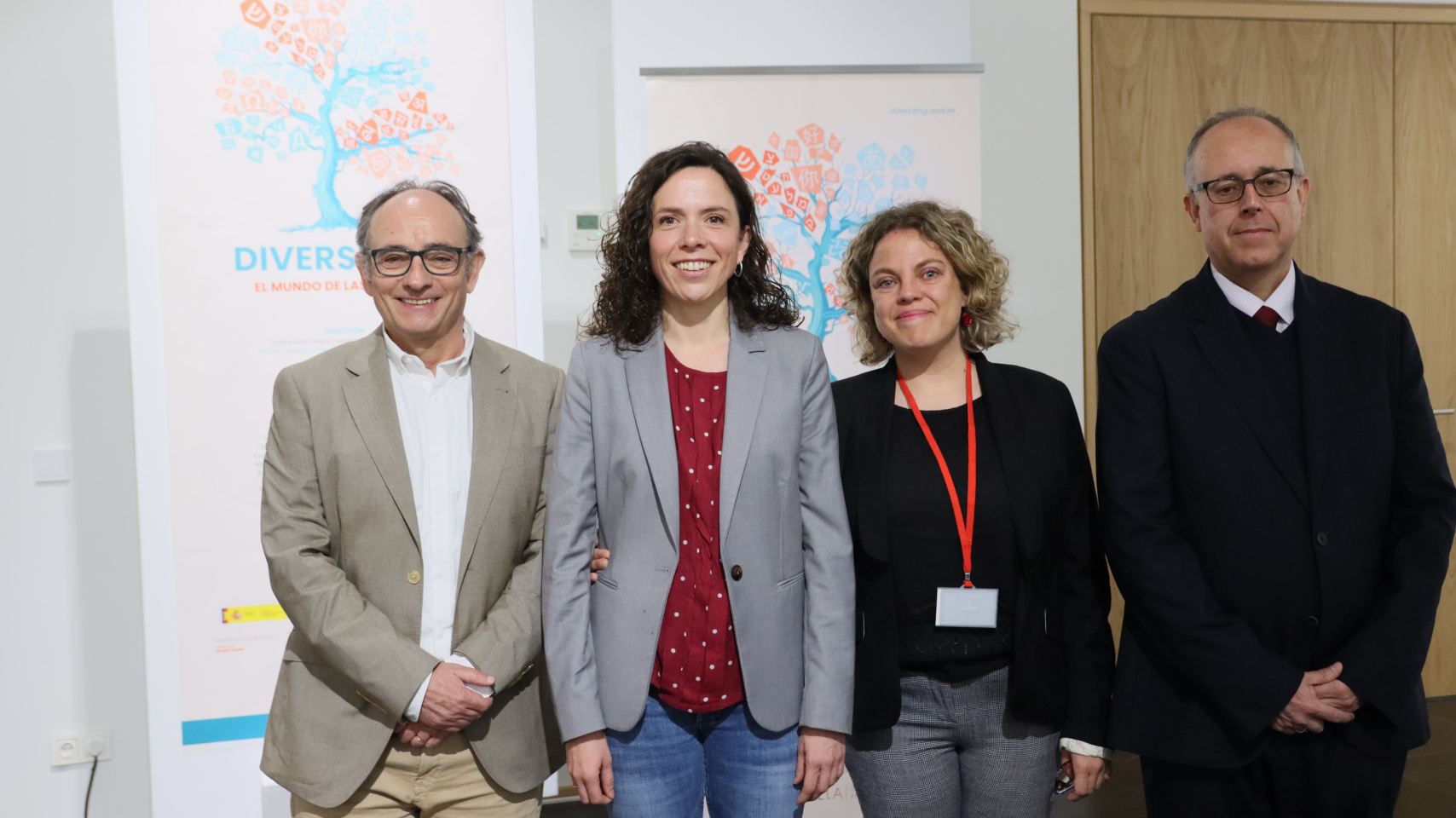 De Izquierda a Derecha: Manuel González de la Aleja,decano de la Facultad de Filología; Natividad Hernández y  Carla Amorós profesoras del Área de Lingüística General del Departamento de Lengua Española; y José Miguel Mateos Roco, vicerrector de Investigación y Transferencia
